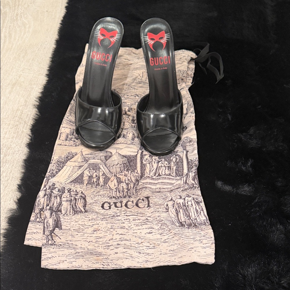 Gucci Black Leather Open-Toe Mules with Red Logo